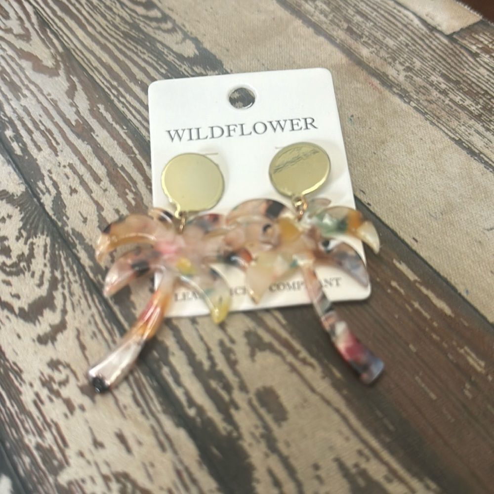 NEW Coastal fashion Resin Palm Tree Drop Earrings